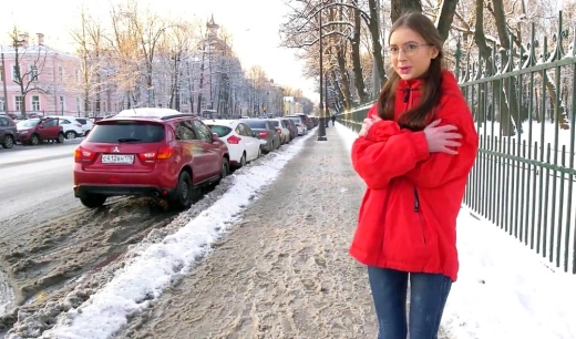 Малышка в очках греется жарким сексом